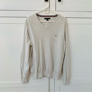 Men’s Tommy Hilgher Gray Premium Cotton V Neck Sweater Size Large